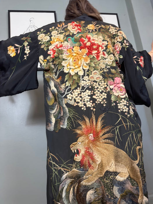 Jacqui, 40s Japanese embroidered kimono