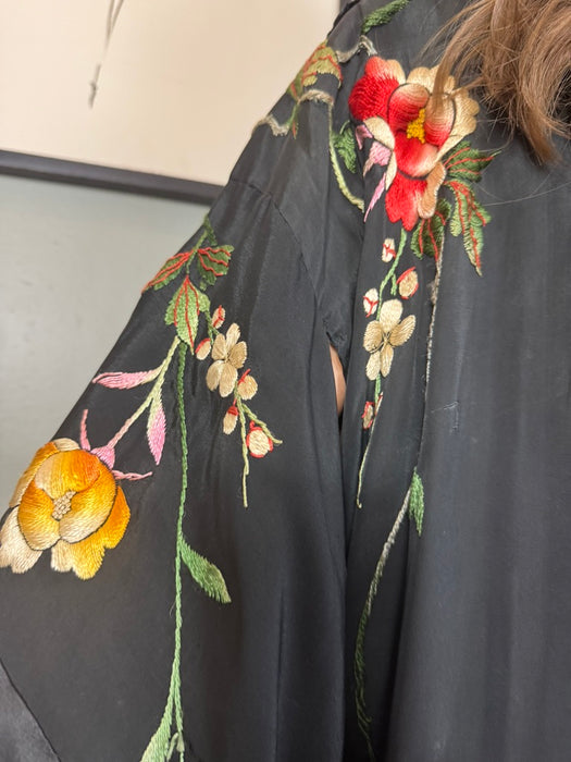 Jacqui, 40s Japanese embroidered kimono