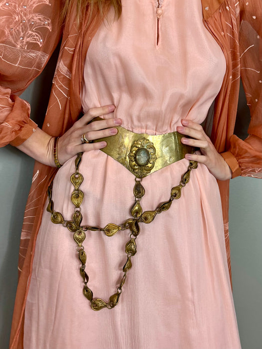 Hannah, 18th Century metal waist belt