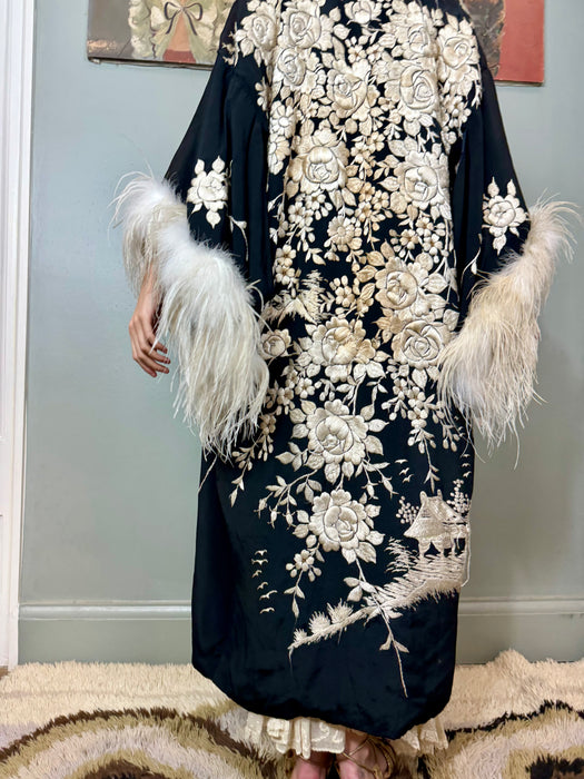 Birdie, 40s Oriental black and white embroidered, feathered kimono